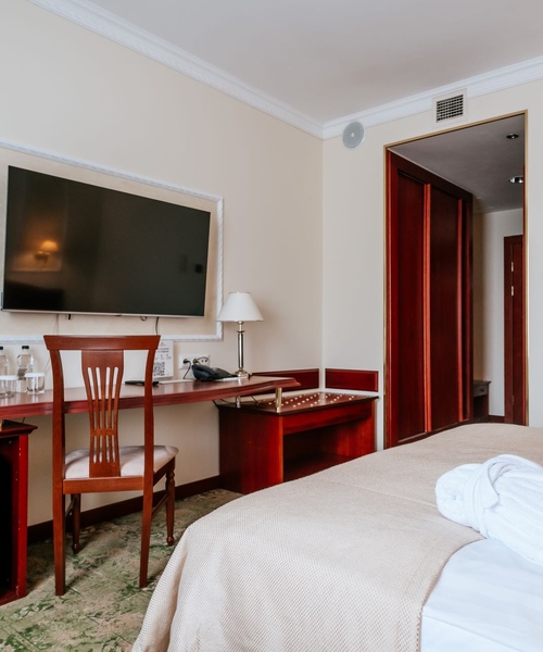 Стандарт с одной двуспальной кроватью (1 корпус) Стандарт с одной двуспальной кроватью (1 корпус)